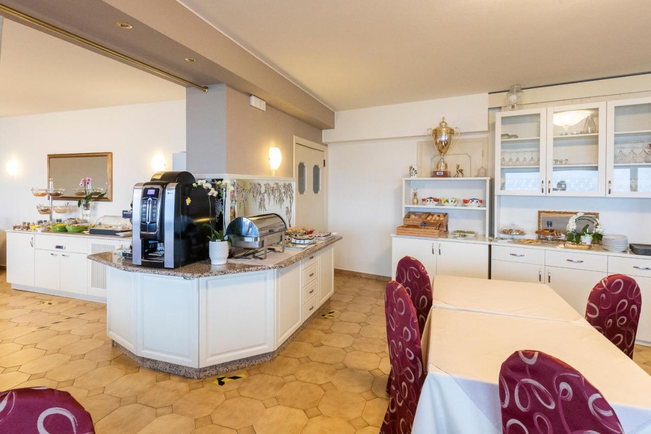 Hotel Nettuno Бренцоне-суль-Гарда Экстерьер фото