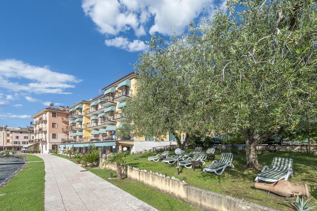 Hotel Nettuno Бренцоне-суль-Гарда Экстерьер фото